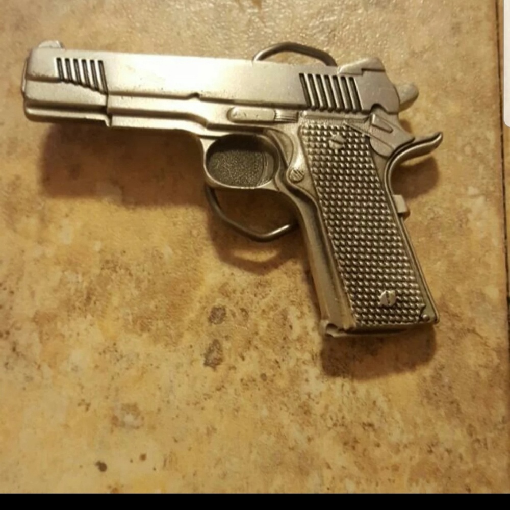 PISTOL SHAPED PEWTER BELT BUCKLE GA4631